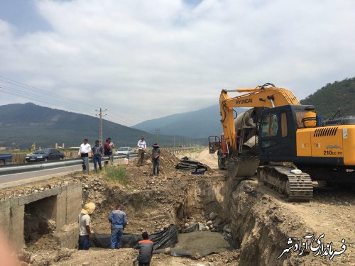 بازدید میدانی مشترک ملک حسینی معاون عمرانی فرمانداری شهرستان به اتفاق مهندس باشقره رئیس اداره راه و شهرسازی شهرستان از پروژه شانه سازی و احداث دوربرگردان های استاندارد محور آزادشهر- نوده