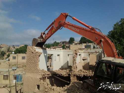 پایان عملیات خاکبرداری و احداث فوندانسیون منازل مسکونی آسیب دیده از سیلاب و رانش در آزادشهر