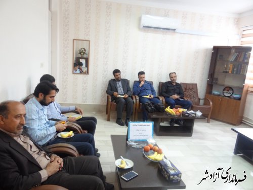 نشست صمیمی رییس اداره فرهنگ و ارشاد اسلامی آزادشهر با خبرنگاران و تجلیل از ایشان به مناسبت هفته خبرنگار 