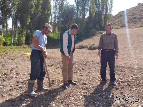 شروع کشت پیازچه زعفران در روستای نراب 