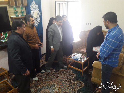 دیدار و دلجویی معاون سیاسی و امنیتی فرمانداری و جمعی از روسای ادرات از 3 خانواده شهید در آزادشهر