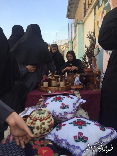 برگزاری نمایشگاه صنایع دستی به مناسبت هفته کودک در مدرسه دخترانه سروش شهرستان آزادشهر