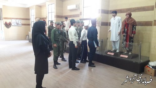  بازدید پرسنل نیروی انتظامی آزادشهر به مناسبت هفته ناجا از موزه مردم شناسی 
