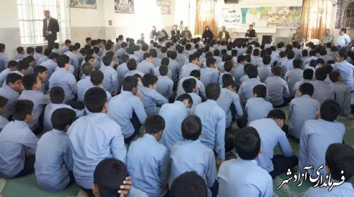 نشست گفتمان جوان باحضور دادستان آزادشهر در دبیرستان آیت اله خامنه ای