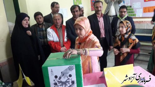 برگزاری  انتخابات شورای دانش آموزی با نواختن زنگ این انتخابات در مدارس شهرستان آزادشهر