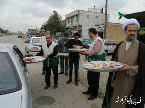 حضور مسئولین شهرستان آزادشهر در موکب رواق رضوی و پذیرایی از زائرین امام رضا (ع)