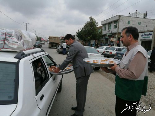 حضور مسئولین شهرستان آزادشهر در موکب رواق رضوی و پذیرایی از زائرین امام رضا (ع)