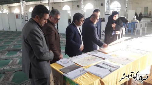 بازدید فرماندار از نمایشگاه آثار دانش آموزان و فزهنگیان شهرستان آزادشهر در راستای اجلاسیه سراسری نماز