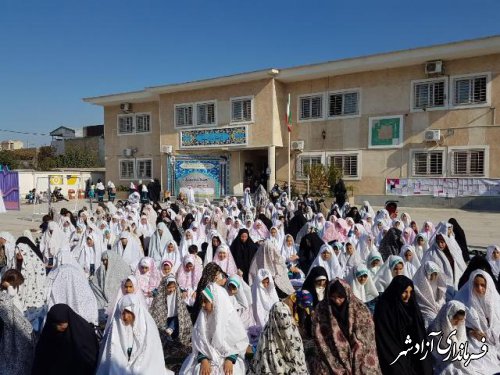 برپایی نماز جماعت دانش آموزان دبستان برکت آزادشهر بهمراه مادران و مادربزرگان 