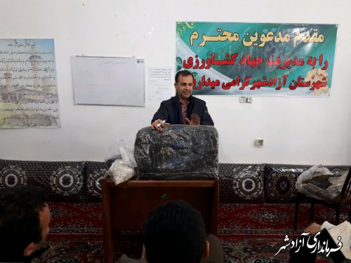برگزاری کلاس آموزشی پرورش قارچ خوراکی در مدیریت جهادکشاورزی آزادشهر