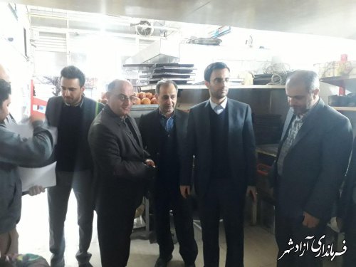 بازدید فرماندار آزادشهر به همراه اعضای شورای تامین از بازار سطح شهر و گفتگو با مردم شهرستان