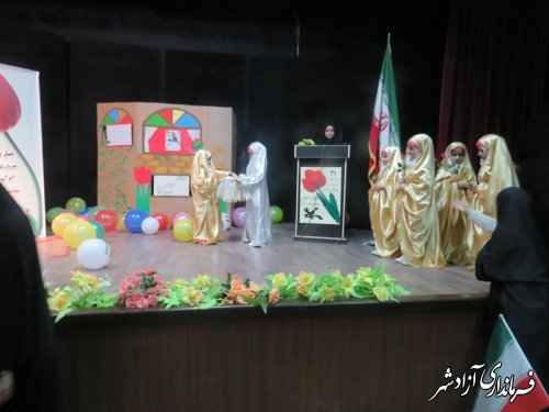 برگزاری مراسم جشن انقلاب با حضور کودکان مهدهای کودک شهرستان آزادشهر