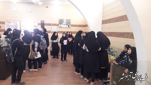 بازدید دانش آموزان مدرسه دخترانه طه از موزه مردم شناسی آزادشهر