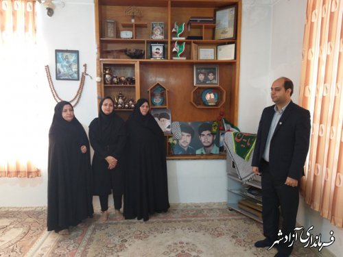 دیدار رئیس و کارکنان اداره ثبت احوال با مادران شهیدان حسینی طلب و شهید نجات کوهستانی 
