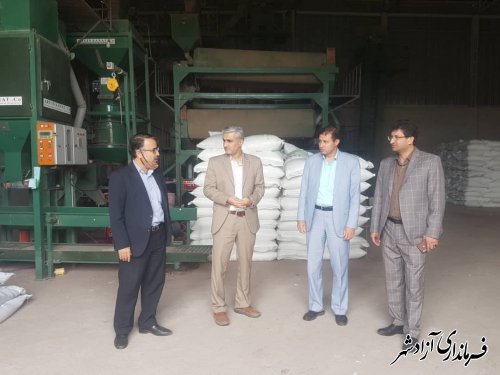 بازدید مسئولین ذیربط شهرستان از انبار کود و بذر اتحادیه تعاونی روستایی در آزادشهر 
