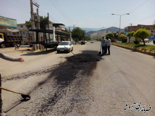 لکه گیری آسفالت سطح خیابانها وکوچه های سطح شهر 