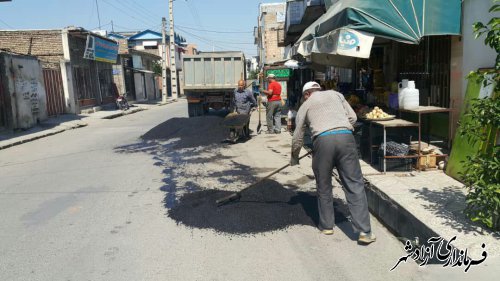 لکه گیری آسفالت خیابانها .کوچه ها  سطح شهر توسط واحد عمران