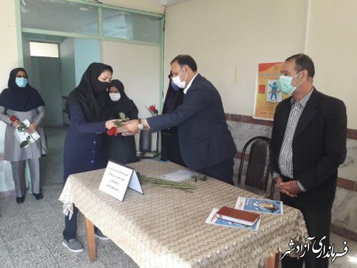 نشست مدیر آموزش وپرورش به همراه معاون پرورشی وتربیت بدنی  با همکاران دبستان جمهوری اسلامی