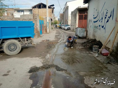 ترمیم آسفالت کوچه جنب مسجدجامع توسط واحد عمران شهرداری آزادشهر