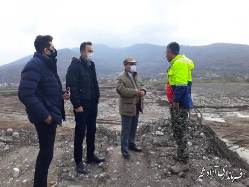 بازدید فرماندار آزادشهر از روند احداث سد خاکی نوده خاندوز
