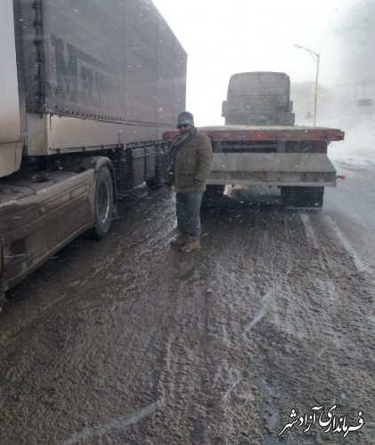 به دلیل کولاک و بارش شدید برف جاده خوش ییلاق مسدود شد