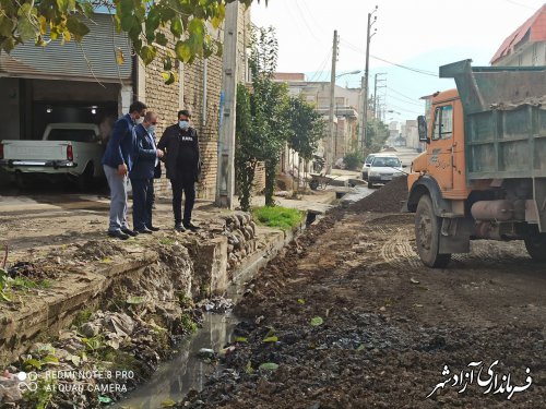 بازدید حمید کوهساری عضو شورای شهر از عملیات ساخت دیواره بتنی برروی نهر پالم