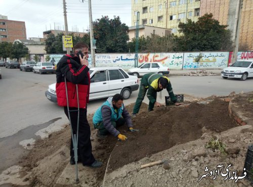 فعالیت شبانه روزی  ومستمر واحد فضای سبز شهرداری آزادشهربا آغاز فصل سرما درسطح پارکها .یلوارها وشهر 