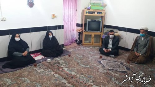 دیدار سرپرست بخشداری مرکزی آزادشهر با خانواده شهدا در روستای ازدارتپه