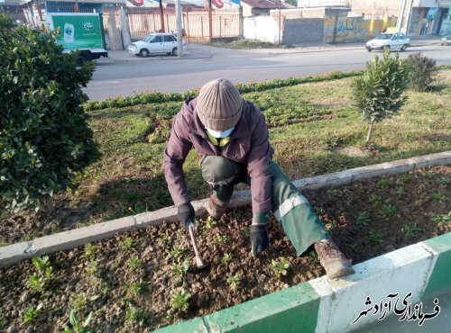 فعالیت شبانه روزی  ومستمر واحد فضای سبز شهرداری آزادشهر.در بهمن ماه 1399