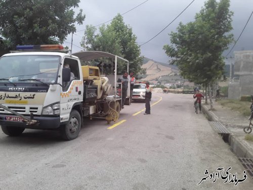 پروژه خط کشی جاده های  بخش مرکزی آزادشهر توسط اداره راهداری و حمل و نقل جاده ای انجام شد