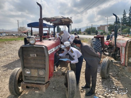 بازدید مدیر جهاد کشاورزی آزادشهر از روند پلاک‌گذاری ماشین‌آلات کشاورزی