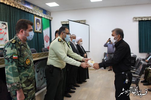 پیشکسوتان و خانواده شهدا دفاع مقدس شهرستان آزادشهر تجلیل شدند