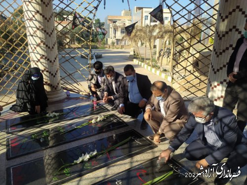 غبارروبی گلزار شهدای خوشنام در پارک شهر آزادشهر