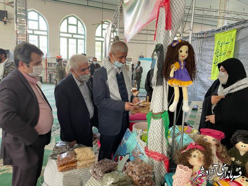 برپایی نمایشگاه توانمندی‌های هنرمندان صنایع دستی آزادشهر به مناسبت هفته بسیج 
