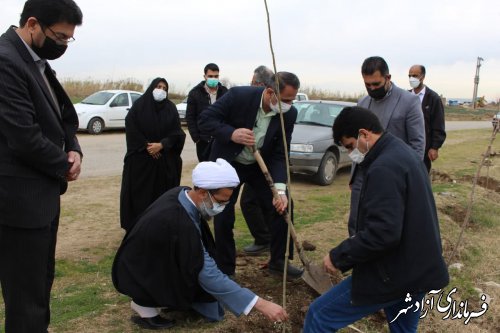 پویش هر ایرانی یک نهال در شهرستان آزادشهر انجام شد