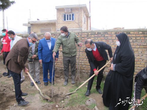 مراسم متمرکز شهرستانی روز درختکاری به یاد شهدا در دبستان مبین مرادچله روستای قزلجه