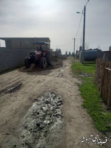 اجرای پروژه شن ریزی معابر روستای مزرعه یزدانی