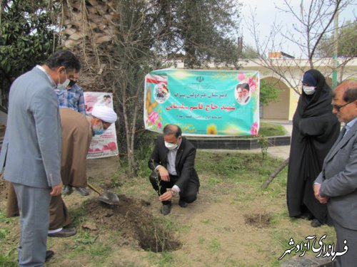 غرص نهال در سالروز تولد سردار رشید اسلام در دبیرستان شهیدحاج قاسم سلیمانی