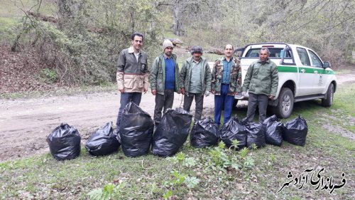 پاکسازی طبیعت در هشت تفرجگاه جنگلی آزادشهر