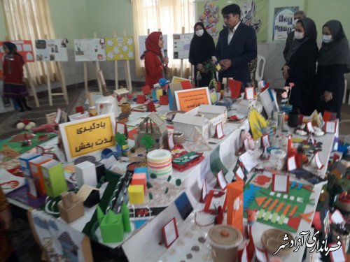 برپایی نمایشگاه دست ساخته های دانش آموزان دبستان هیأت امنایی برکت آزادشهر