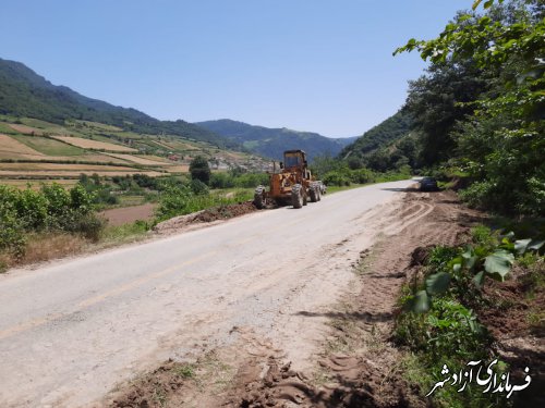 تسطیح و شانه سازی حریم راه در محور روستایی سوسرا 