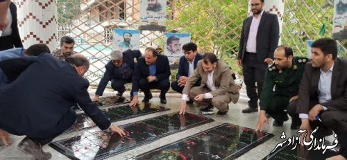 غبارروبی گلزار شهدای گمنام پارک شهر آزادشهر