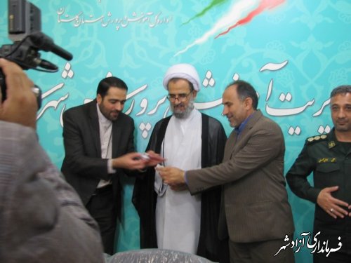 اهای انگشتر مقام معظم رهبری در راستای اجلاسیه نماز به امام جمعه شهرستان آزادشهر