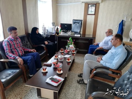 مسعودی رئیس مرکز آموزش فنی وحرفه  آزادشهر با  تیموری رئیس کمیته امداد امام خمینی (ره) شهرستان دیدار کرد