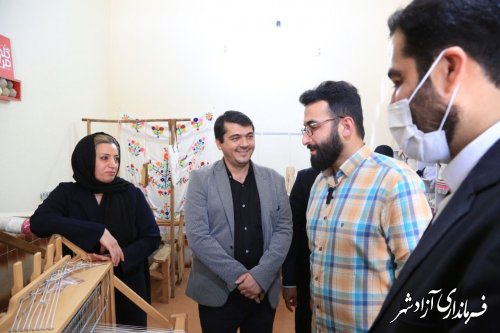 بازدید مدیرکل میراث فرهنگی استان گلستان از کارگاه پارچه‌بافی تمیشه شهرستان آزادشهر