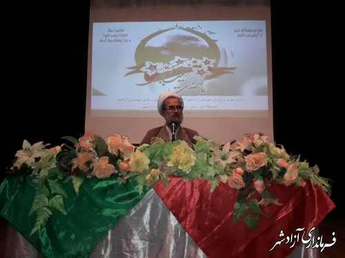 مراسم جشن میلاد حضرت زینب(س) و روز پرستار کارکنان و دانش آموزان دبستان دخترانه پیشگامان تربیت آزادشهر