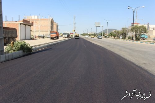 بازدید فرماندار  آزادشهر از روند اجرای آسفالت اصلاح هندسی میدان جمهوری