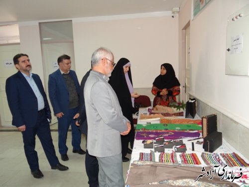 بازدید الهام متین از نمایشگاه تولیدات موسسه مد و لباس روشا زیبنده هنر آزادشهر با موضوع پوشش ایرانی اسلامی