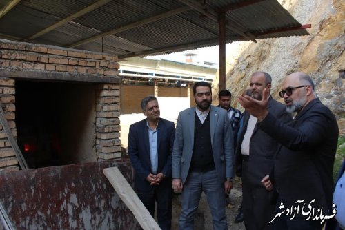 بازدید فرماندار آزادشهر از کارخانه آجر ماشینی قابوس آجر